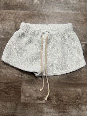 No boundaries White Sherpa Shorts Size Small